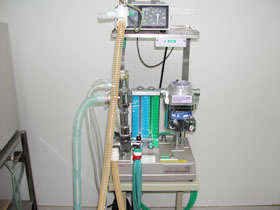 ガス麻酔器・人工呼吸器